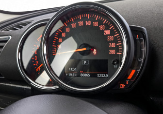 Подержанный автомобиль MINI Clubman Wagon 2020 года (16 фото)