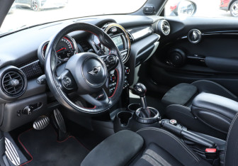 Подержанный автомобиль MINI Hatch 2017 года (13 фото)