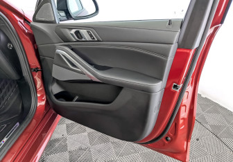 Подержанный автомобиль BMW X6 2021 года (26 фото)
