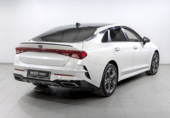Подержанный автомобиль Kia K5 2021 года (5 фото)