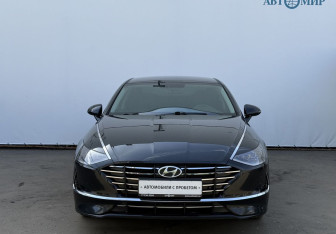 Подержанный автомобиль Hyundai Sonata 2021 года (2 фото)