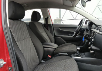 Подержанный автомобиль Kia Rio Sedan 2017 года (19 фото)