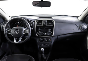 Подержанный автомобиль Renault Logan Sedan 2019 года (9 фото)