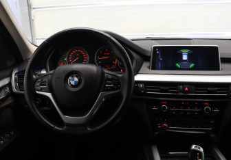 Подержанный автомобиль BMW X5 2017 года (8 фото)