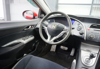 Подержанный автомобиль Honda Civic Hatchback 2008 года (12 фото)
