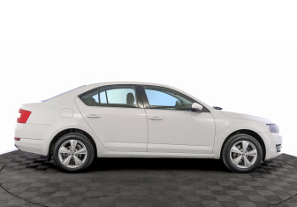 Подержанный автомобиль Skoda Octavia Liftback 2014 года (4 фото)