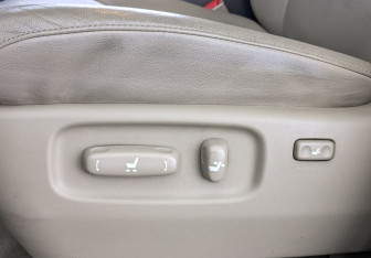 Подержанный автомобиль Toyota Land Cruiser Suv 2010 года (26 фото)