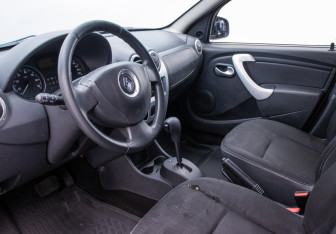 Подержанный автомобиль Renault Sandero 2012 года (9 фото)