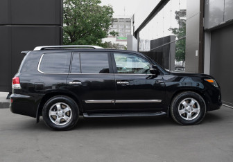 Подержанный автомобиль Lexus LX 2012 года (4 фото)