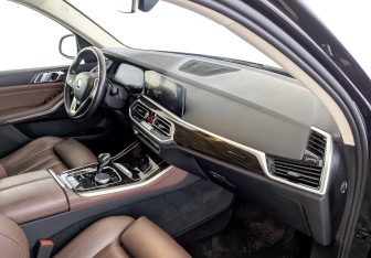 Подержанный автомобиль BMW X5 2020 года (11 фото)