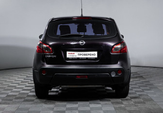 Подержанный автомобиль Nissan Qashqai 2012 года (6 фото)