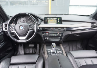 Подержанный автомобиль BMW X5 2016 года (14 фото)