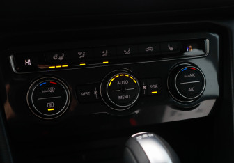 Подержанный автомобиль Volkswagen Tiguan 2017 года (18 фото)