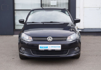 Подержанный автомобиль Volkswagen Polo Sedan 2012 года (2 фото)