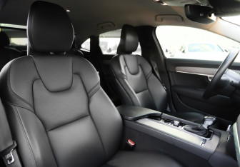 Подержанный автомобиль Volvo S90 2021 года (20 фото)