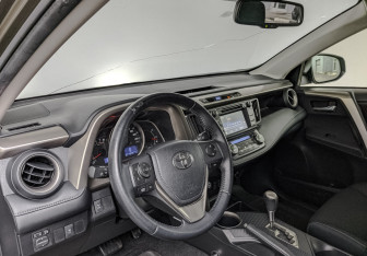 Подержанный автомобиль Toyota RAV4 2014 года (16 фото)