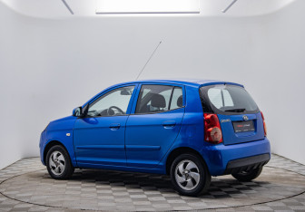 Подержанный автомобиль Kia Picanto 2010 года (7 фото)