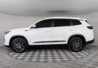Подержанный автомобиль Chery Tiggo 8 Pro Max 2023 года (8 фото)