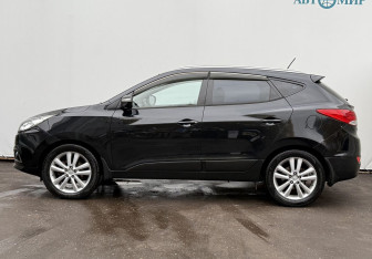 Подержанный автомобиль Hyundai ix35 2010 года (8 фото)
