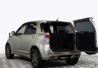 Подержанный автомобиль Toyota Rush 2011 года (6 фото)