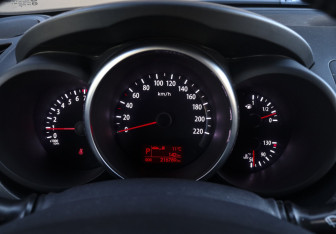 Подержанный автомобиль Kia Soul 2012 года (19 фото)