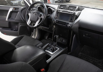 Подержанный автомобиль Toyota Land Cruiser Prado 2017 года (11 фото)