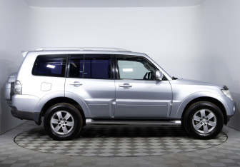 Подержанный автомобиль Mitsubishi Pajero 2008 года (4 фото)