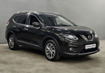 Подержанный автомобиль Nissan X-Trail 2017 года (3 фото)