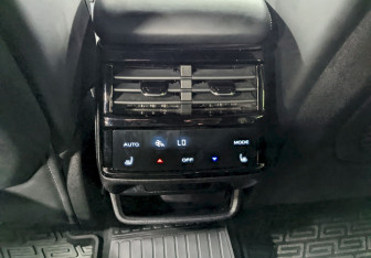 Подержанный автомобиль Geely Monjaro 2024 года (17 фото)