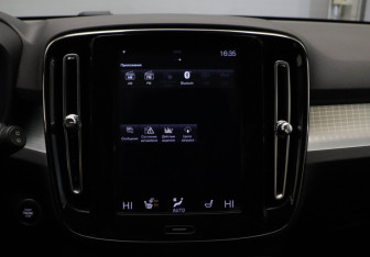 Подержанный автомобиль Volvo XC40 2020 года (18 фото)