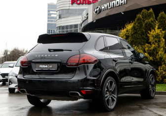Подержанный автомобиль Porsche Cayenne 2013 года (4 фото)