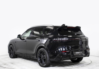 Подержанный автомобиль Voyah Free 2023 года (7 фото)