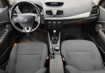 Подержанный автомобиль Renault Megane Hatchback 2012 года (10 фото)