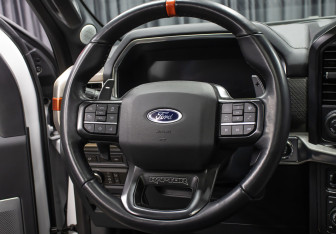 Подержанный автомобиль Ford F-150 2022 года (19 фото)