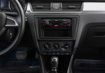 Подержанный автомобиль Skoda Rapid Liftback 2014 года (14 фото)