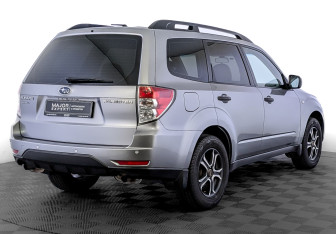 Подержанный автомобиль Subaru Forester Suv 2011 года (5 фото)