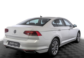 Подержанный автомобиль Volkswagen Passat Sedan 2021 года (5 фото)