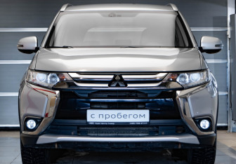 Подержанный автомобиль Mitsubishi Outlander 2016 года (2 фото)