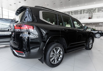 Новый Toyota Land Cruiser Suv 2025 (4 фото)