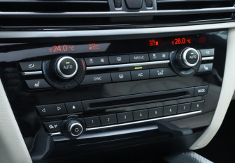 Подержанный автомобиль BMW X5 2016 года (15 фото)