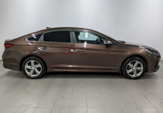 Подержанный автомобиль Hyundai Sonata 2019 года (4 фото)