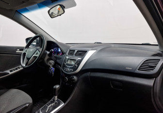Подержанный автомобиль Hyundai Solaris Sedan 2012 года (13 фото)