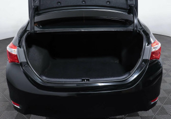 Подержанный автомобиль Toyota Corolla Sedan 2016 года (14 фото)