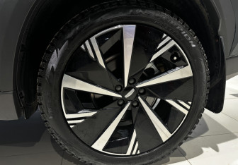 Подержанный автомобиль Geely Atlas 2024 года (20 фото)