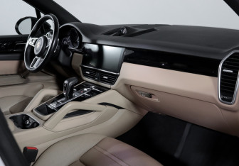 Подержанный автомобиль Porsche Cayenne 2020 года (9 фото)