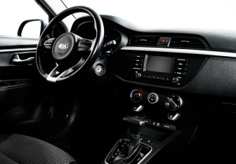 Подержанный автомобиль Kia Rio Hatchback 2018 года (8 фото)