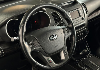 Подержанный автомобиль Kia Sorento 2013 года (12 фото)