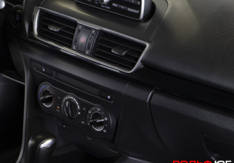 Подержанный автомобиль Mazda 3 Hatchback 2013 года (18 фото)