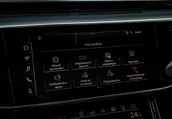 Подержанный автомобиль Audi S8 2020 года (32 фото)