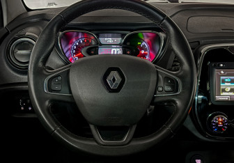 Подержанный автомобиль Renault Kaptur 2017 года (18 фото)